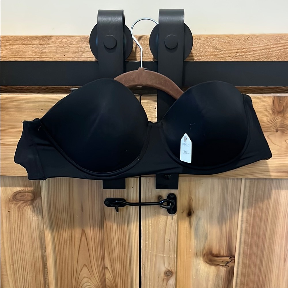 Dreamwear Strapless Molded Push Up Black Bra with Secure Support